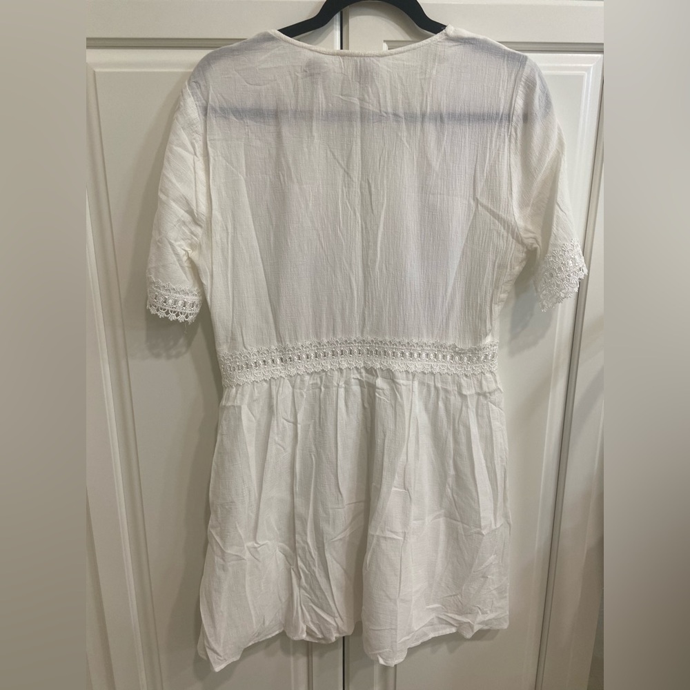 Boutique dress, embroidered flowers, size large - Picture 2 of 6